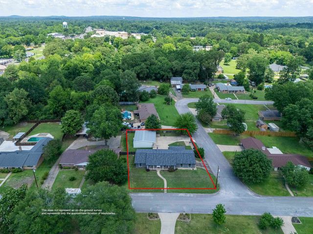 105 E Tulip St, White Oak, TX 75693