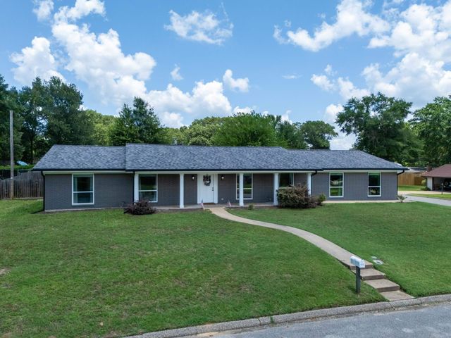 105 E Tulip St, White Oak, TX 75693