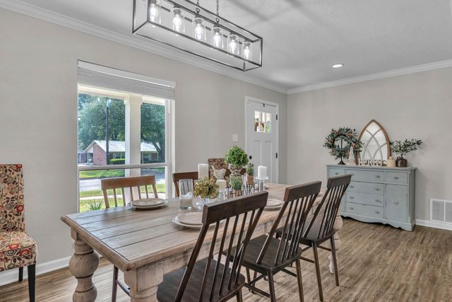 105 E Tulip St, White Oak, TX 75693
