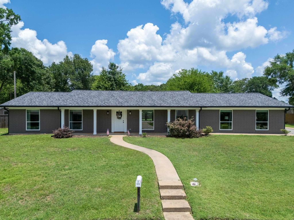 105 E Tulip St, White Oak, TX 75693