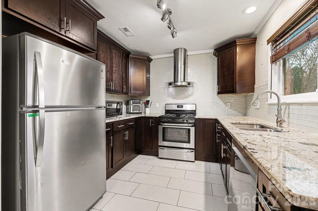 6022 Hanna Court, Charlotte, NC 28212