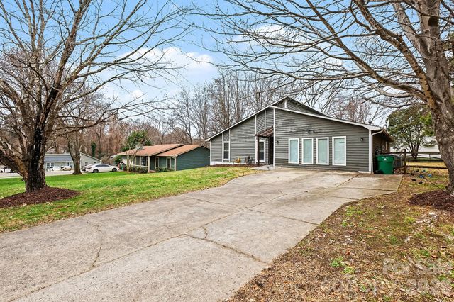 6022 Hanna Court, Charlotte, NC 28212