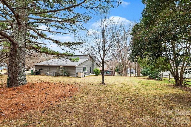 6022 Hanna Court, Charlotte, NC 28212