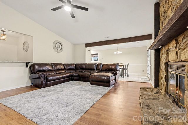 6022 Hanna Court, Charlotte, NC 28212