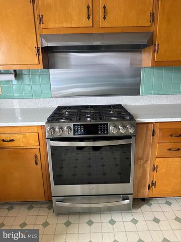 2815 PUTTY HILL AVE, Baltimore, MD 21234