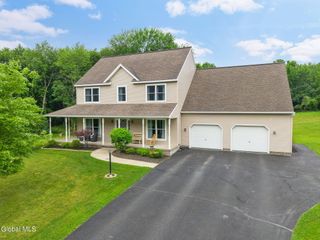 9 Thomas Drive, North Greenbush, NY 12198