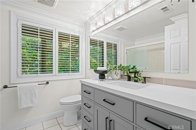 3 Lago Norte 2, Irvine, CA 92612