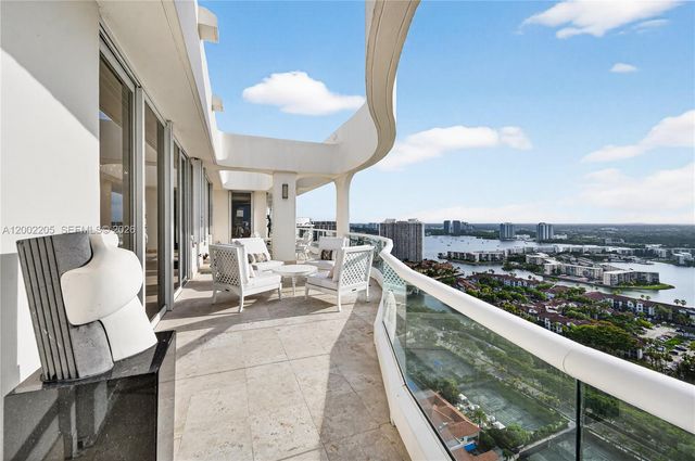 7000 Island Blvd PH-02, Aventura, FL 33160