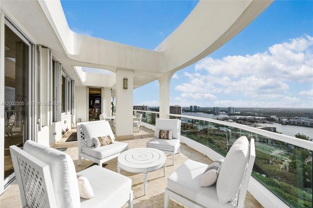 7000 Island Blvd PH-02, Aventura, FL 33160