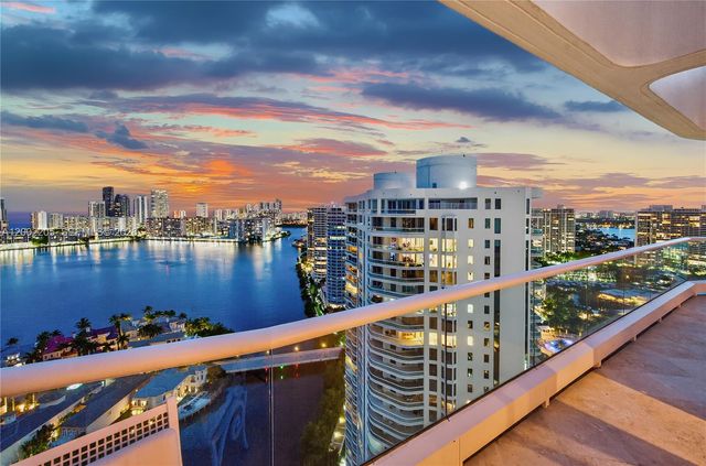 7000 Island Blvd PH-02, Aventura, FL 33160