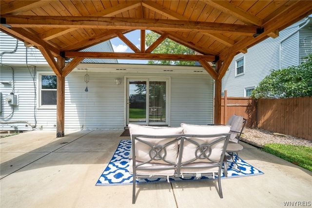 391 Woodward Crescent, West Seneca, NY 14224