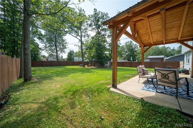 391 Woodward Crescent, West Seneca, NY 14224