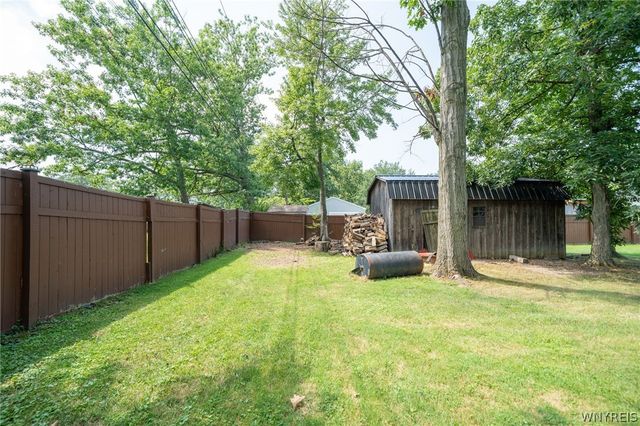 391 Woodward Crescent, West Seneca, NY 14224