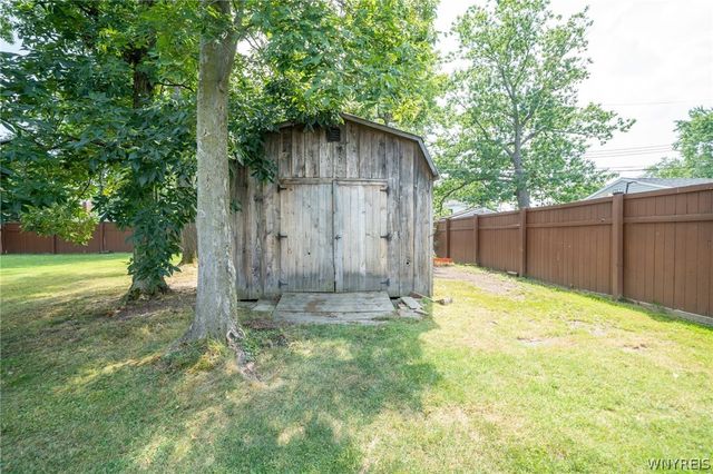 391 Woodward Crescent, West Seneca, NY 14224