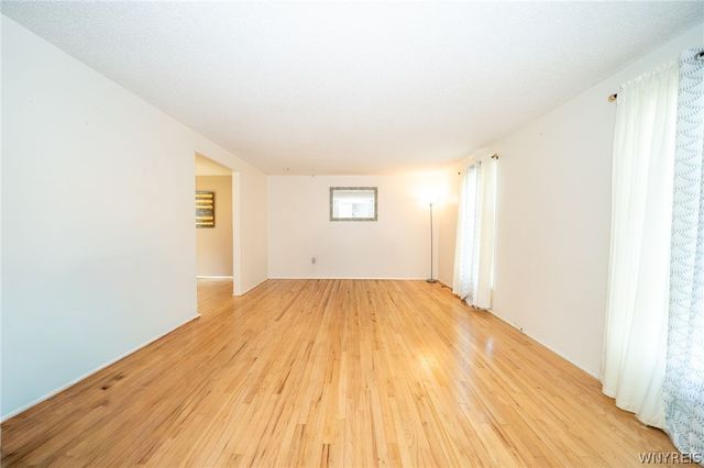 391 Woodward Crescent, West Seneca, NY 14224
