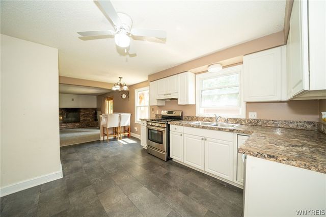 391 Woodward Crescent, West Seneca, NY 14224