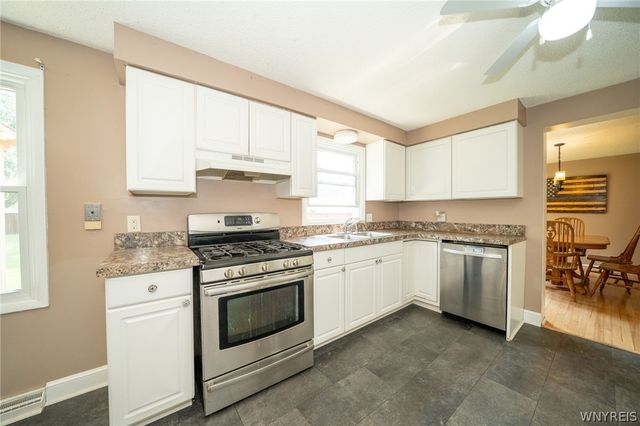 391 Woodward Crescent, West Seneca, NY 14224