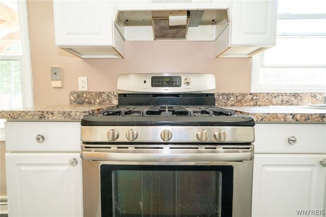 391 Woodward Crescent, West Seneca, NY 14224