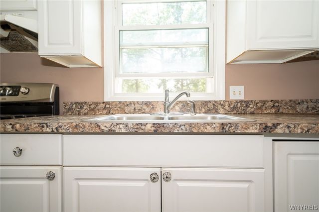 391 Woodward Crescent, West Seneca, NY 14224