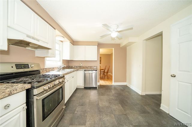 391 Woodward Crescent, West Seneca, NY 14224