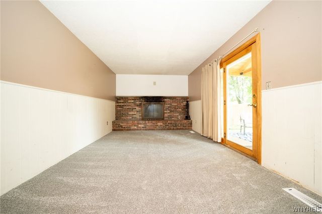 391 Woodward Crescent, West Seneca, NY 14224