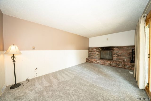391 Woodward Crescent, West Seneca, NY 14224