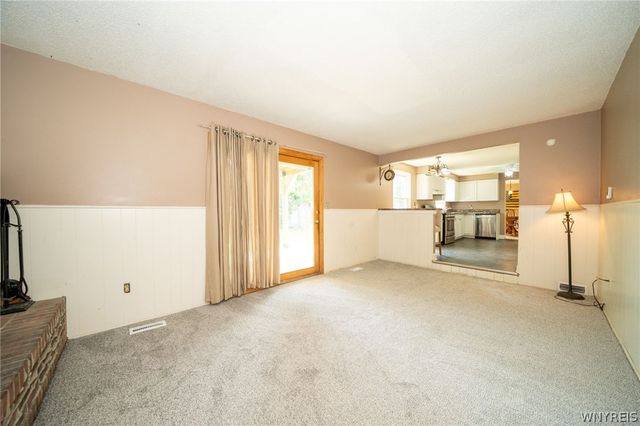 391 Woodward Crescent, West Seneca, NY 14224