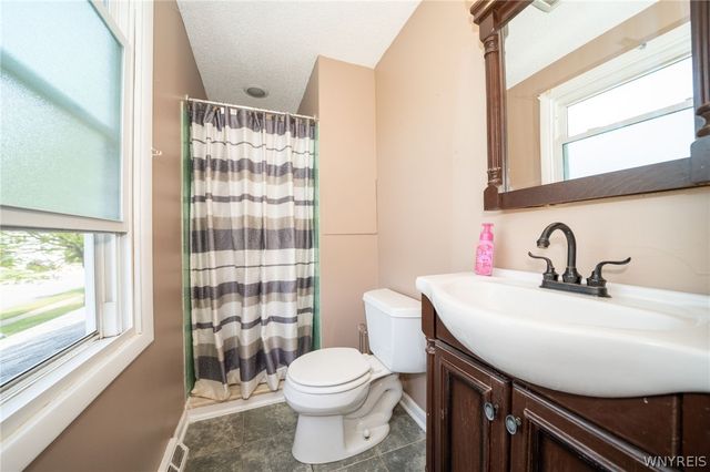 391 Woodward Crescent, West Seneca, NY 14224