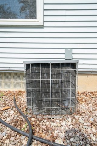 391 Woodward Crescent, West Seneca, NY 14224