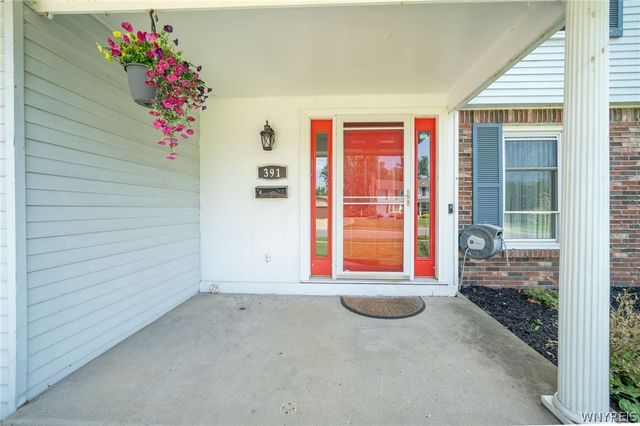 391 Woodward Crescent, West Seneca, NY 14224