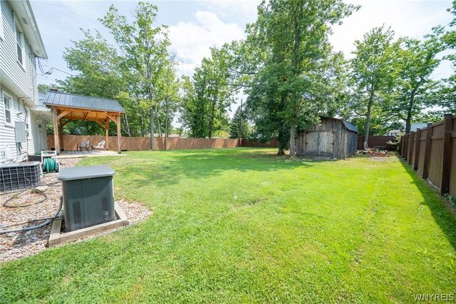 391 Woodward Crescent, West Seneca, NY 14224