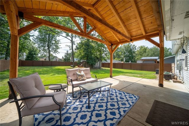 391 Woodward Crescent, West Seneca, NY 14224