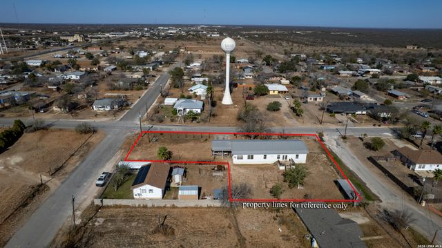 303 19th, Carrizo Springs, TX 78834