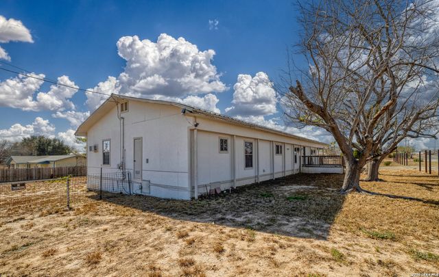 303 19th, Carrizo Springs, TX 78834