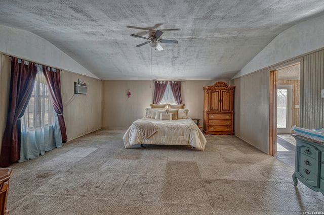 303 19th, Carrizo Springs, TX 78834