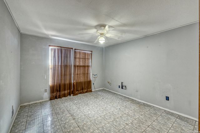 303 19th, Carrizo Springs, TX 78834