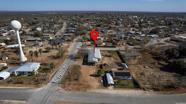 303 19th, Carrizo Springs, TX 78834