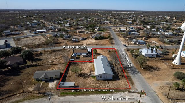 303 19th, Carrizo Springs, TX 78834