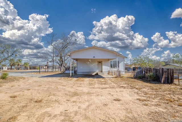 303 19th, Carrizo Springs, TX 78834