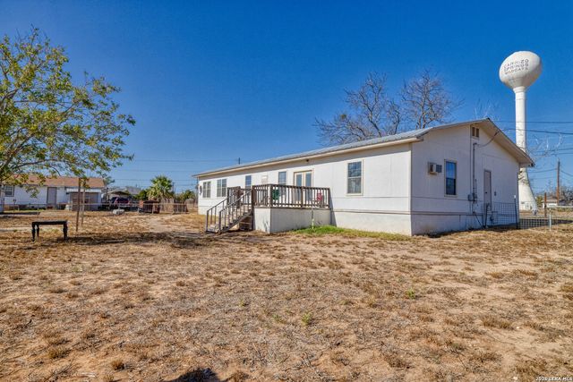 303 19th, Carrizo Springs, TX 78834