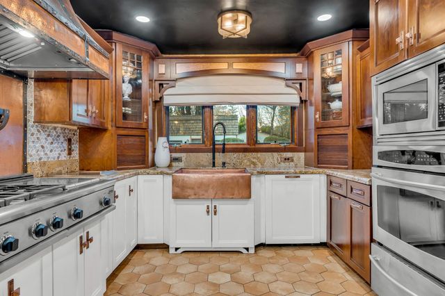 930 Saverien Dr, Sacramento, CA 95864