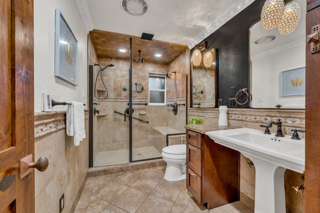 930 Saverien Dr, Sacramento, CA 95864