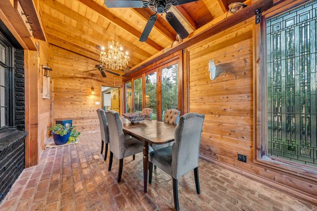 930 Saverien Dr, Sacramento, CA 95864