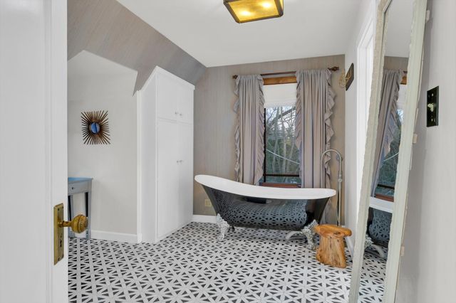 930 Saverien Dr, Sacramento, CA 95864