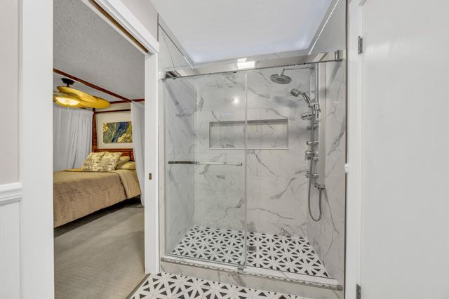 930 Saverien Dr, Sacramento, CA 95864