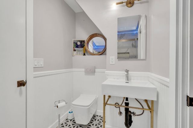 930 Saverien Dr, Sacramento, CA 95864