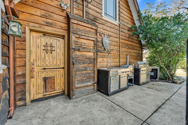 930 Saverien Dr, Sacramento, CA 95864