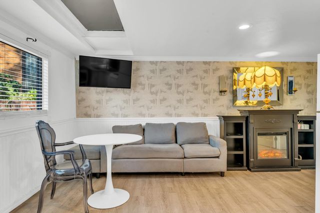 930 Saverien Dr, Sacramento, CA 95864