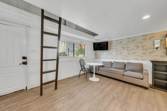 930 Saverien Dr, Sacramento, CA 95864