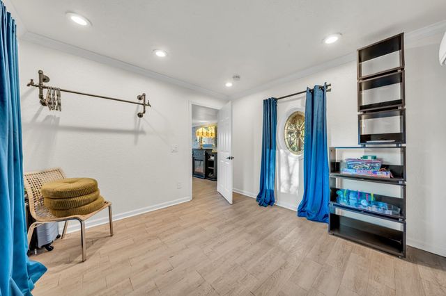 930 Saverien Dr, Sacramento, CA 95864